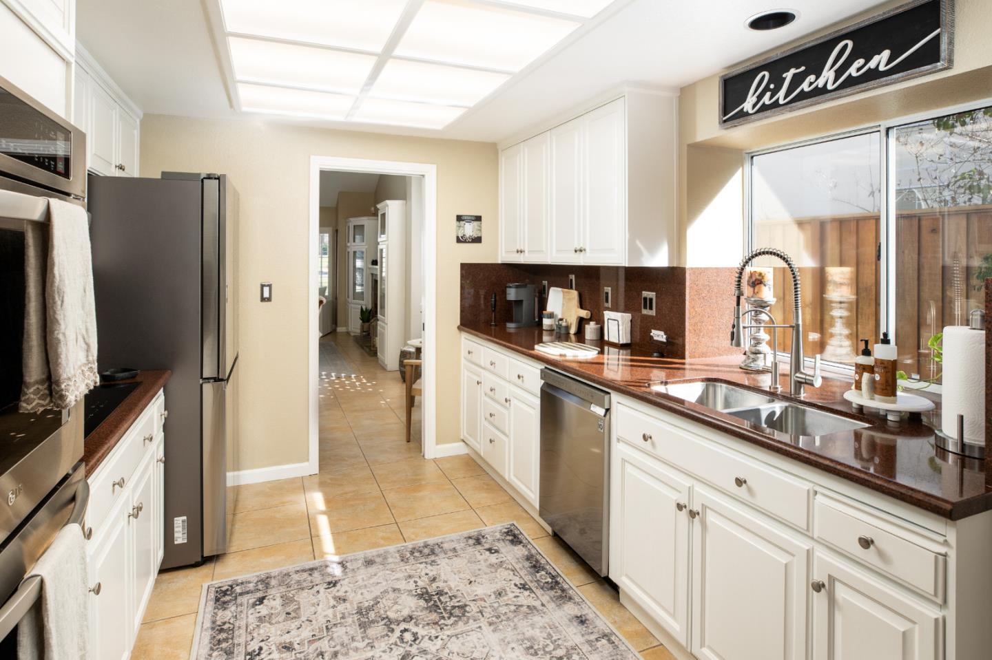 Detail Gallery Image 11 of 28 For 156 Zinfandel Cir, Scotts Valley,  CA 95066 - 3 Beds | 2 Baths