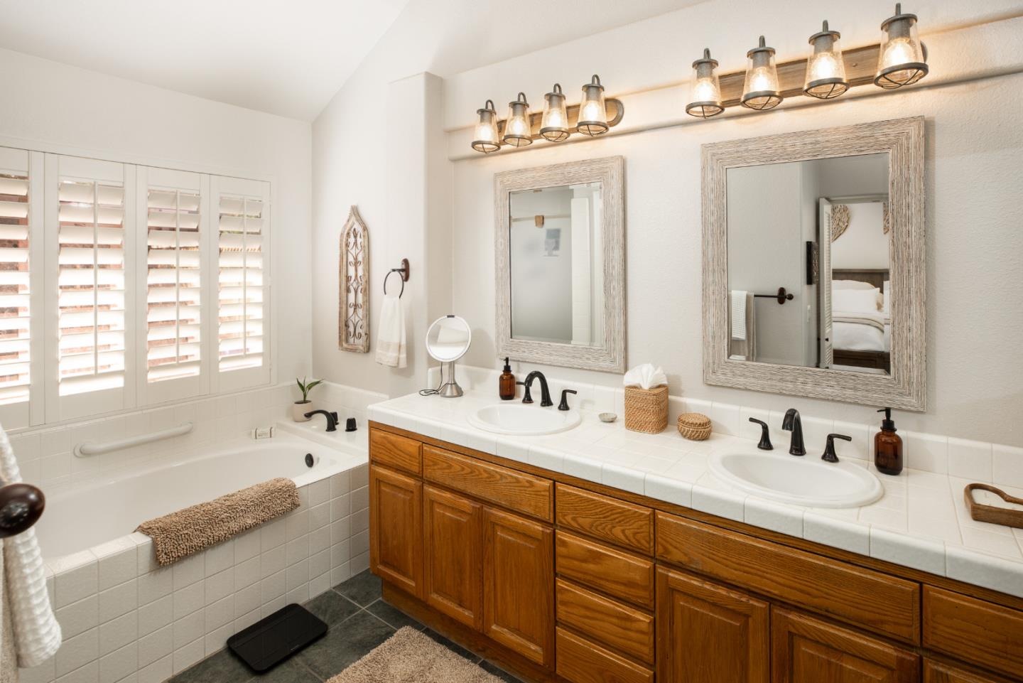 Detail Gallery Image 16 of 28 For 156 Zinfandel Cir, Scotts Valley,  CA 95066 - 3 Beds | 2 Baths