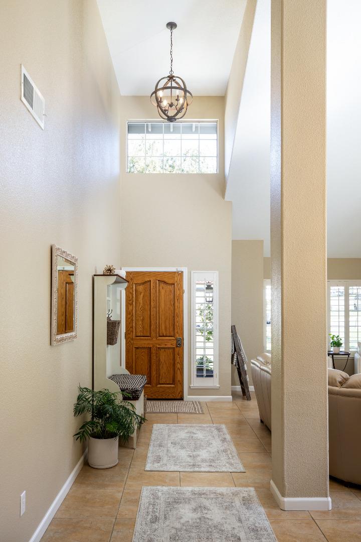 Detail Gallery Image 4 of 28 For 156 Zinfandel Cir, Scotts Valley,  CA 95066 - 3 Beds | 2 Baths