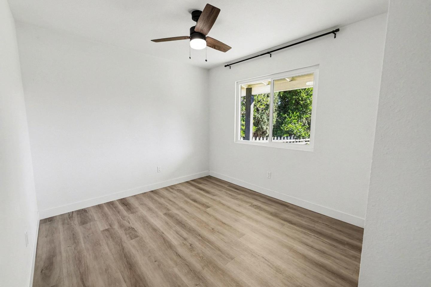 Detail Gallery Image 10 of 15 For 201 Dorothy Ct, Escondido,  CA 92027 - 4 Beds | 2 Baths