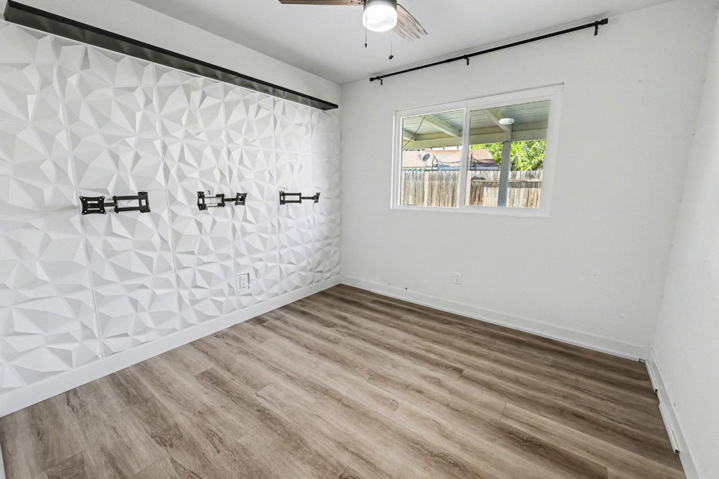 Detail Gallery Image 12 of 15 For 201 Dorothy Ct, Escondido,  CA 92027 - 4 Beds | 2 Baths