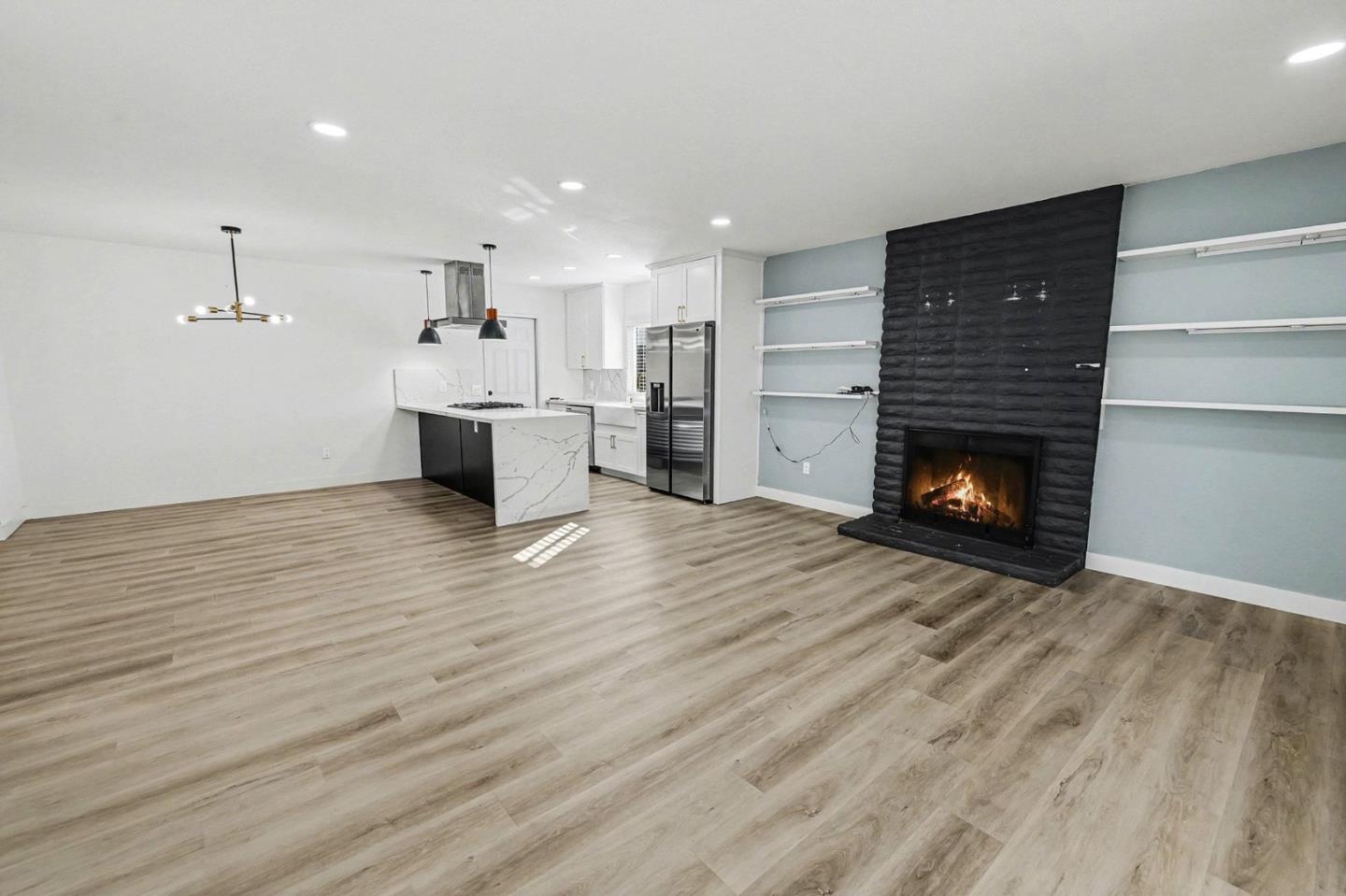 Detail Gallery Image 2 of 15 For 201 Dorothy Ct, Escondido,  CA 92027 - 4 Beds | 2 Baths