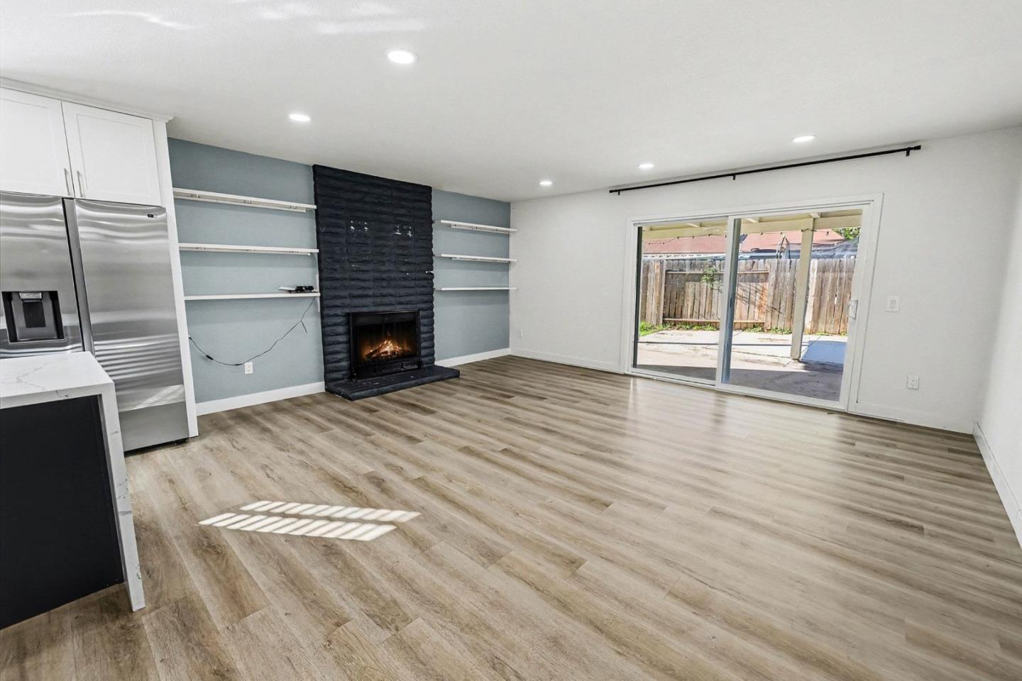 Detail Gallery Image 3 of 15 For 201 Dorothy Ct, Escondido,  CA 92027 - 4 Beds | 2 Baths