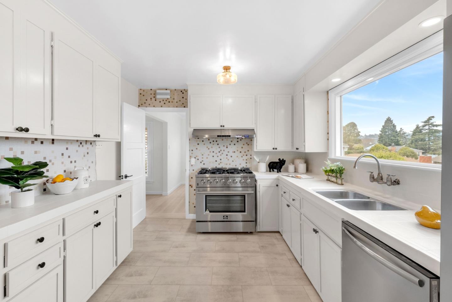 Detail Gallery Image 10 of 34 For 3909 Leona St, San Mateo,  CA 94403 - 3 Beds | 2 Baths