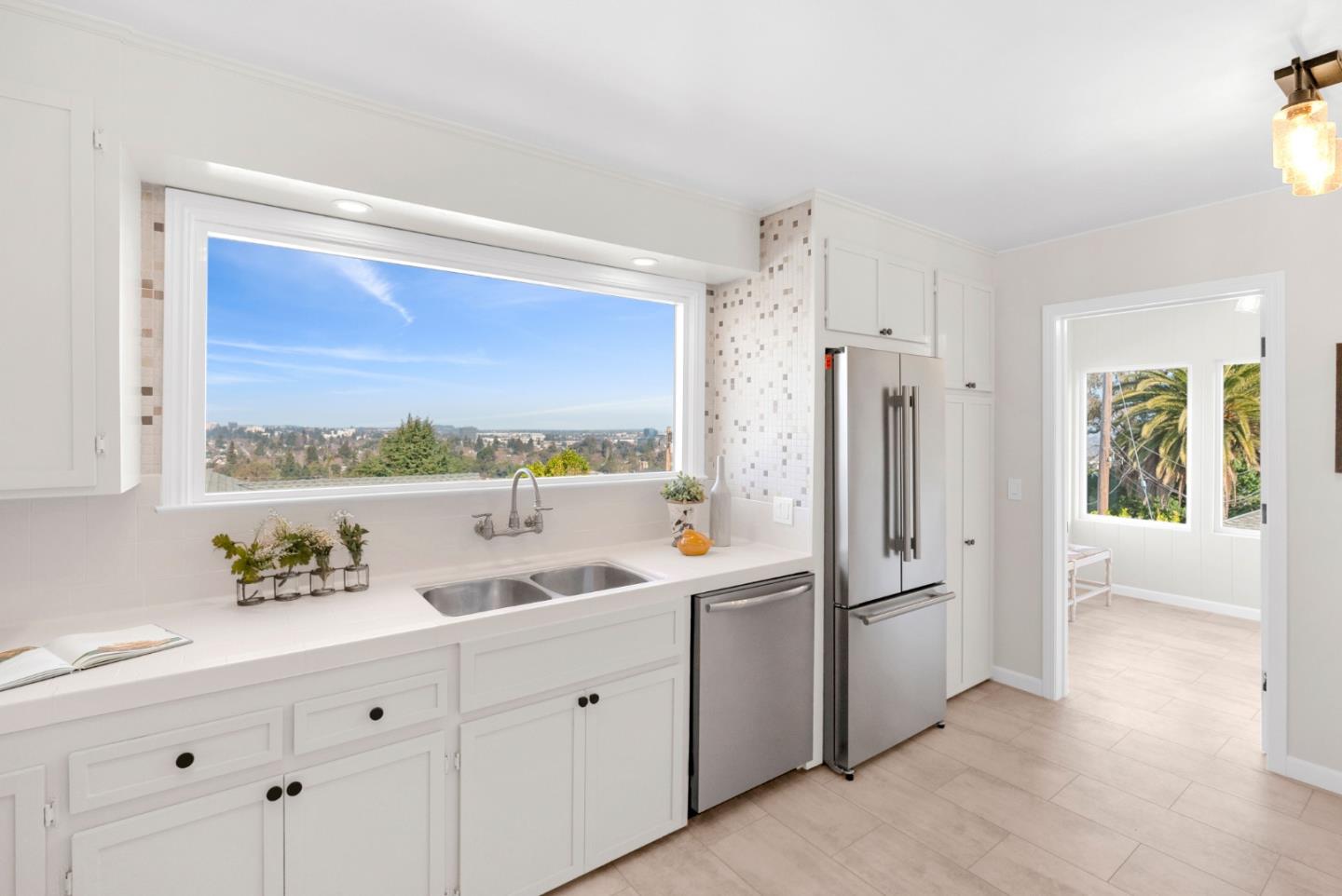 Detail Gallery Image 3 of 34 For 3909 Leona St, San Mateo,  CA 94403 - 3 Beds | 2 Baths