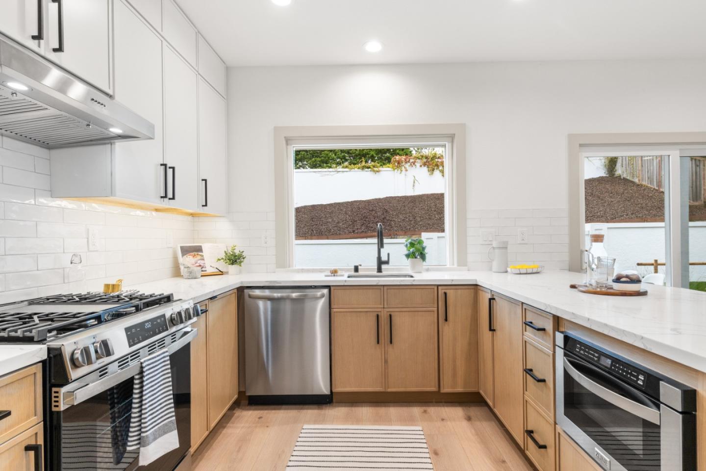 Detail Gallery Image 16 of 56 For 26 Driftwood Ct, Pacifica,  CA 94044 - 4 Beds | 2/1 Baths