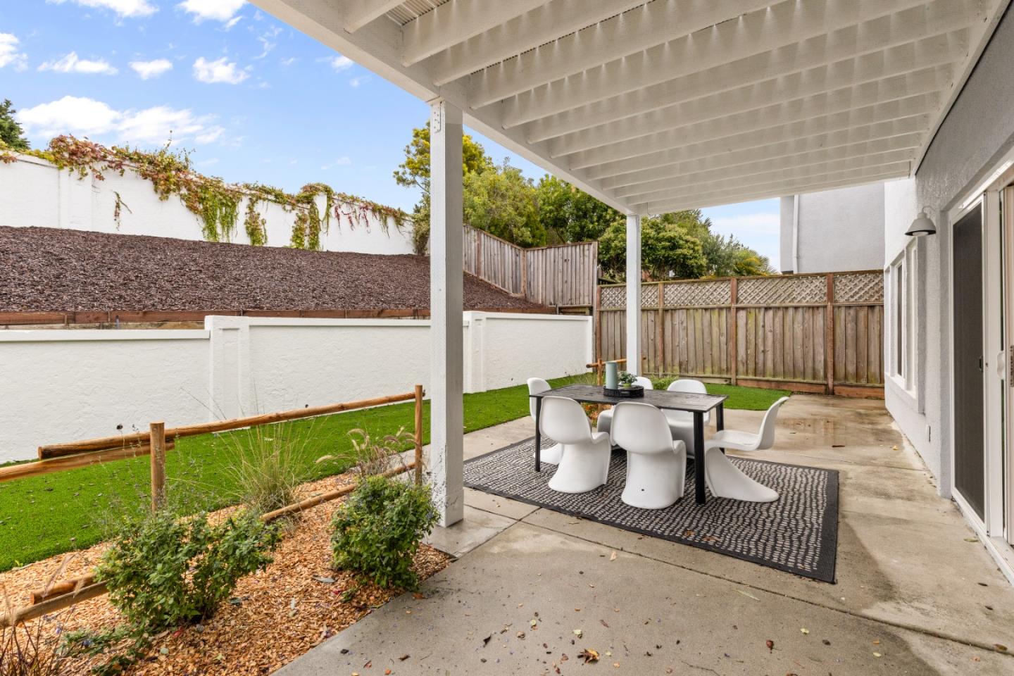 Detail Gallery Image 42 of 56 For 26 Driftwood Ct, Pacifica,  CA 94044 - 4 Beds | 2/1 Baths