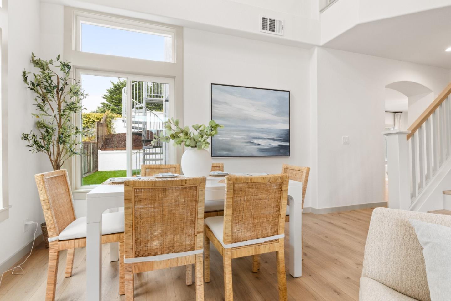 Detail Gallery Image 9 of 56 For 26 Driftwood Ct, Pacifica,  CA 94044 - 4 Beds | 2/1 Baths