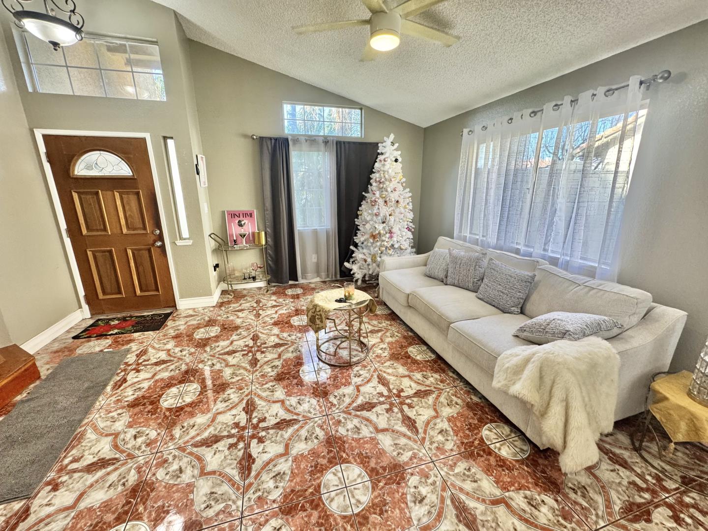 Detail Gallery Image 4 of 16 For 7605 Golden Rise Ct, Bakersfield,  CA 93313 - 3 Beds | 2/1 Baths