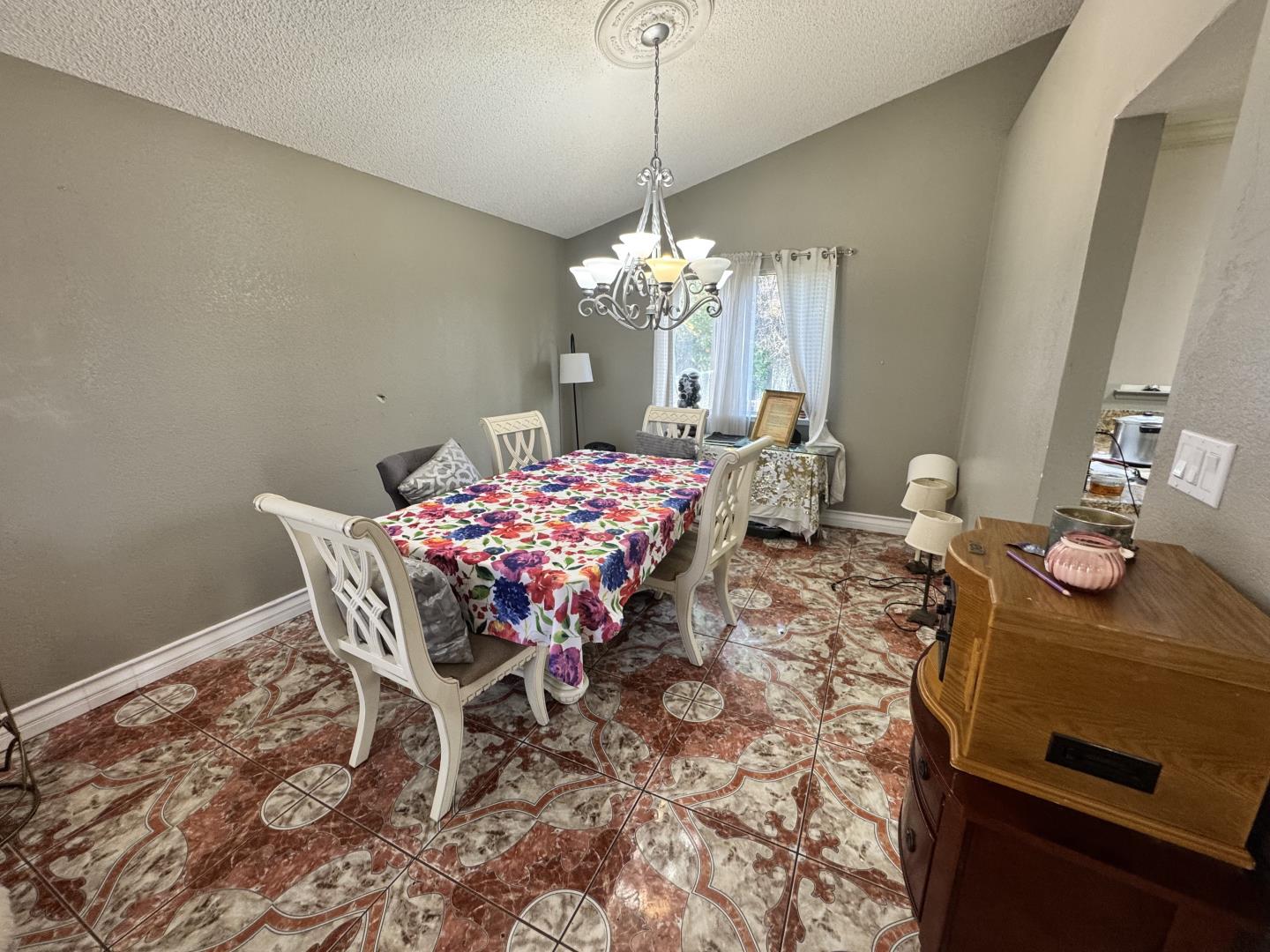 Detail Gallery Image 5 of 16 For 7605 Golden Rise Ct, Bakersfield,  CA 93313 - 3 Beds | 2/1 Baths