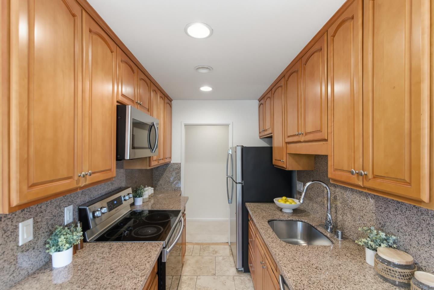 Detail Gallery Image 14 of 27 For 280 Easy St #406,  Mountain View,  CA 94043 - 2 Beds | 1 Baths
