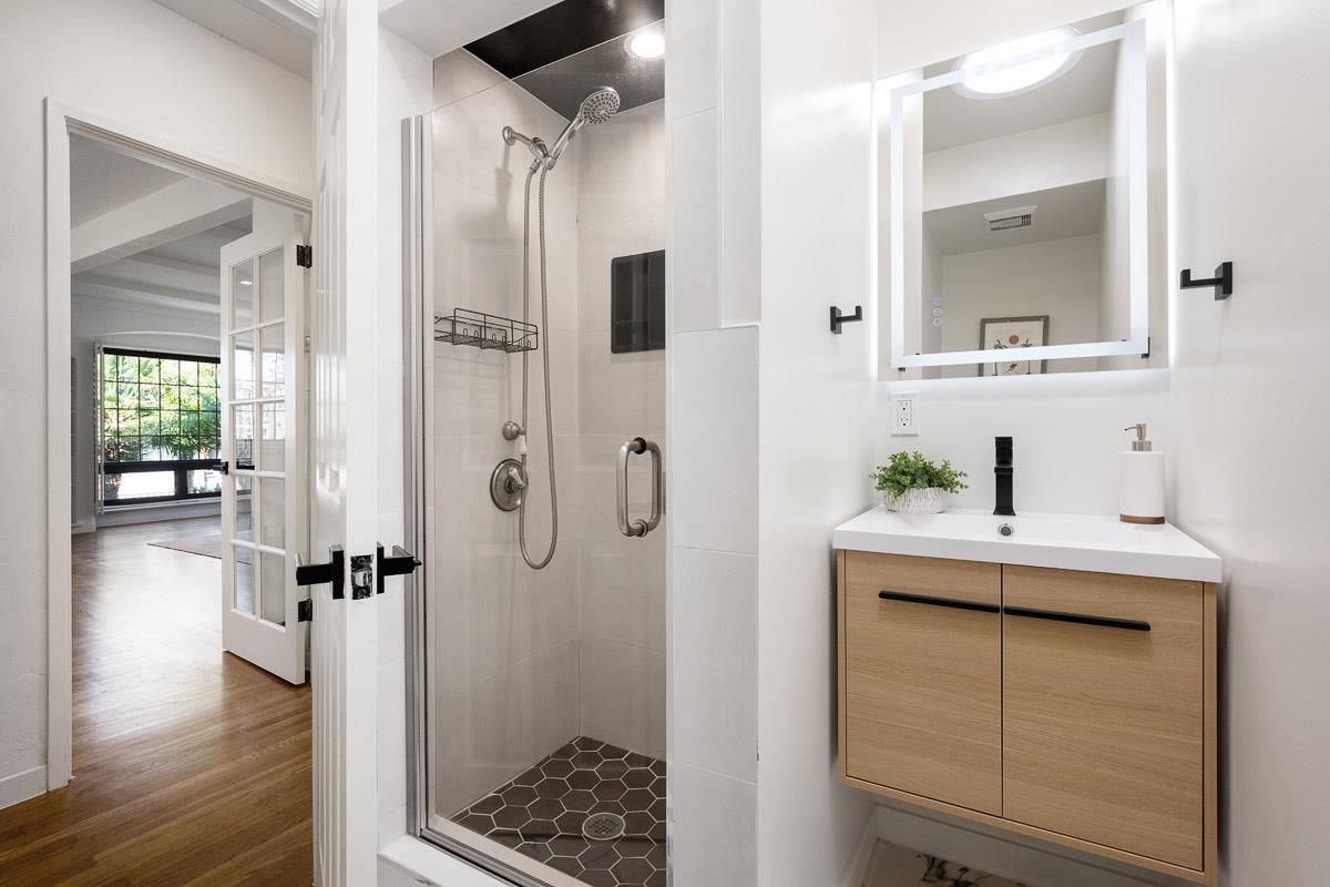 Detail Gallery Image 15 of 26 For 1111 Laguna, Burlingame,  CA 94010 - 6 Beds | 4 Baths