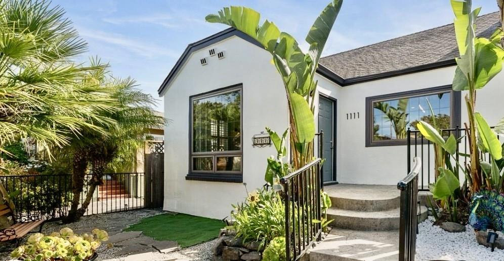 Detail Gallery Image 2 of 5 For 1111 Laguna, Burlingame,  CA 94010 - 6 Beds | 4 Baths