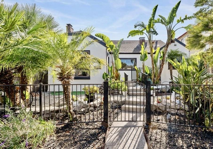 Detail Gallery Image 4 of 5 For 1111 Laguna, Burlingame,  CA 94010 - 6 Beds | 4 Baths