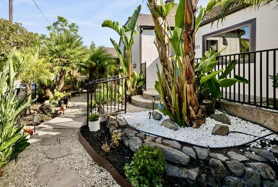 Detail Gallery Image 5 of 5 For 1111 Laguna, Burlingame,  CA 94010 - 6 Beds | 4 Baths