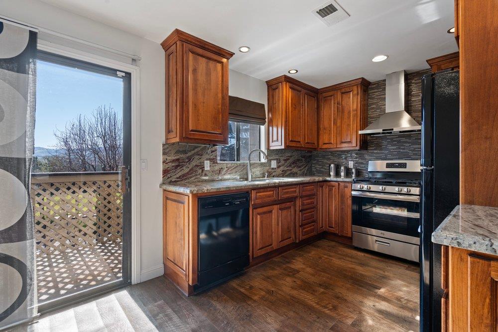 Detail Gallery Image 10 of 38 For 801 Nash Rd #B10,  Hollister,  CA 95023 - 2 Beds | 2 Baths