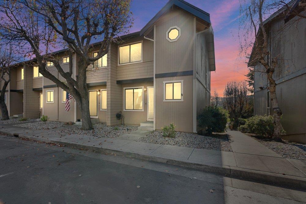 Detail Gallery Image 2 of 38 For 801 Nash Rd #B10,  Hollister,  CA 95023 - 2 Beds | 2 Baths