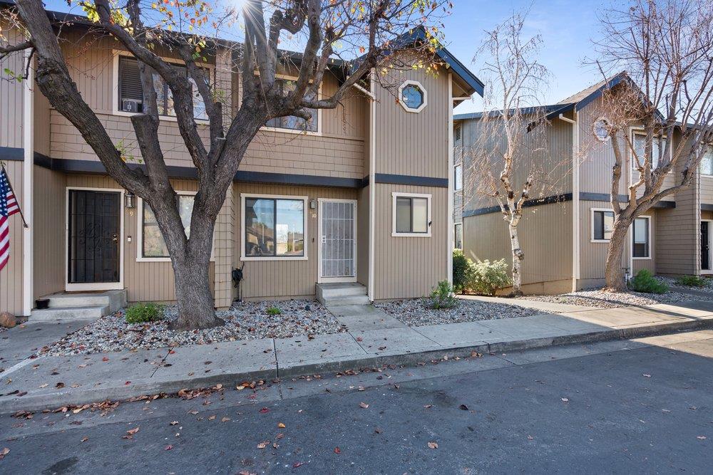 Detail Gallery Image 3 of 38 For 801 Nash Rd #B10,  Hollister,  CA 95023 - 2 Beds | 2 Baths