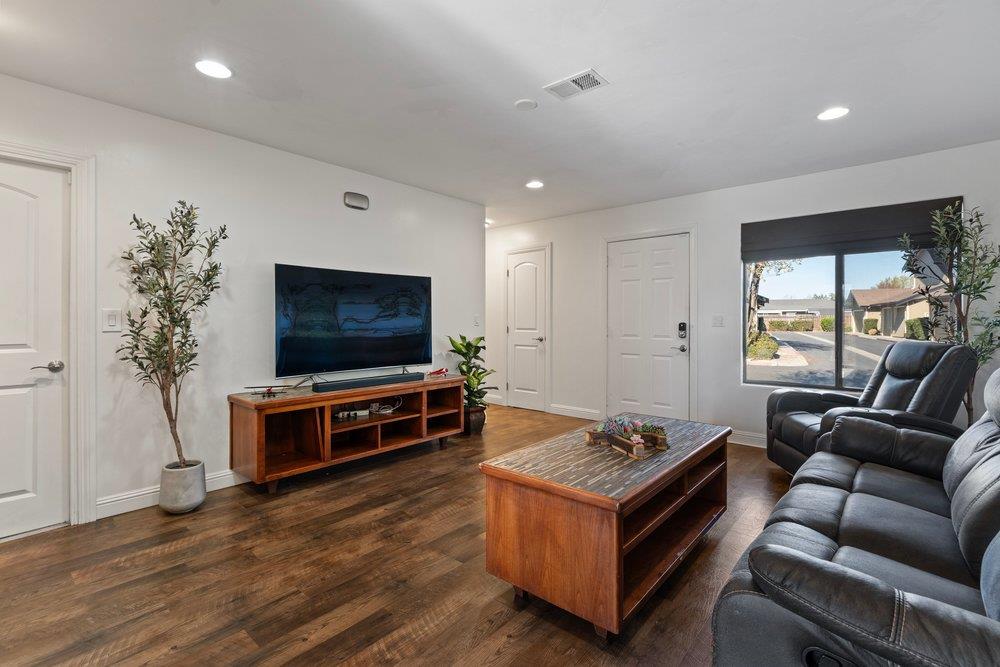 Detail Gallery Image 8 of 38 For 801 Nash Rd #B10,  Hollister,  CA 95023 - 2 Beds | 2 Baths