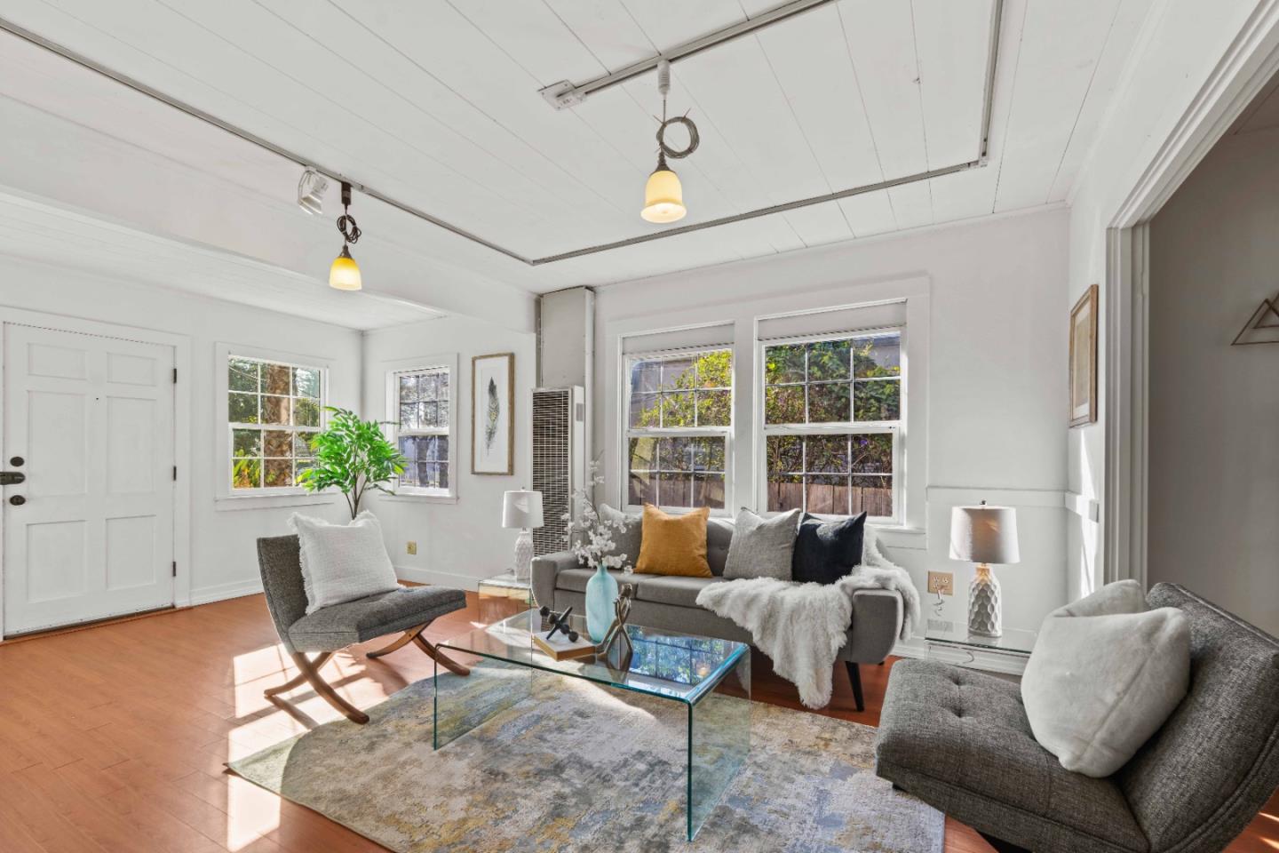 Detail Gallery Image 2 of 21 For 870 College Ave, Palo Alto,  CA 94306 - 1 Beds | 2 Baths