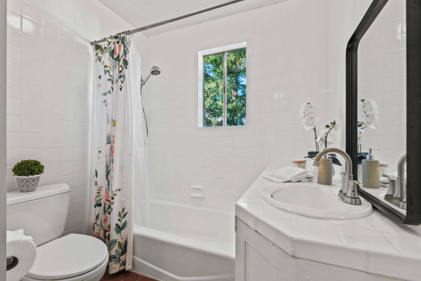 Detail Gallery Image 7 of 21 For 870 College Ave, Palo Alto,  CA 94306 - 1 Beds | 2 Baths
