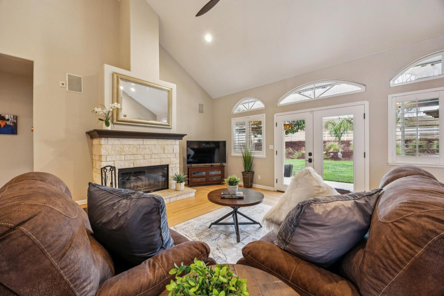 Detail Gallery Image 11 of 47 For 7000 Diablo Hills Rd, Tres Pinos,  CA 95075 - 5 Beds | 3 Baths