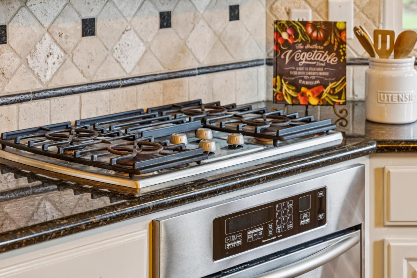 Detail Gallery Image 18 of 47 For 7000 Diablo Hills Rd, Tres Pinos,  CA 95075 - 5 Beds | 3 Baths