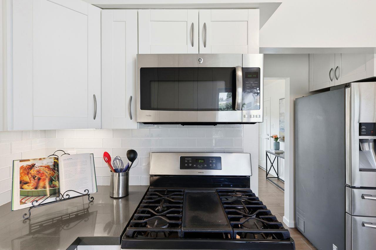 Detail Gallery Image 9 of 42 For 129 Francisco Dr, South San Francisco,  CA 94080 - 4 Beds | 2 Baths