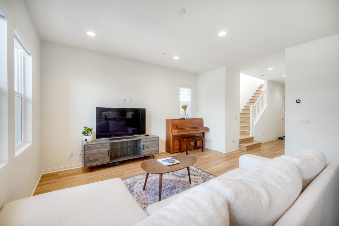 Detail Gallery Image 11 of 33 For 3072 Glenmore St, Vista,  CA 92081 - 3 Beds | 2/1 Baths