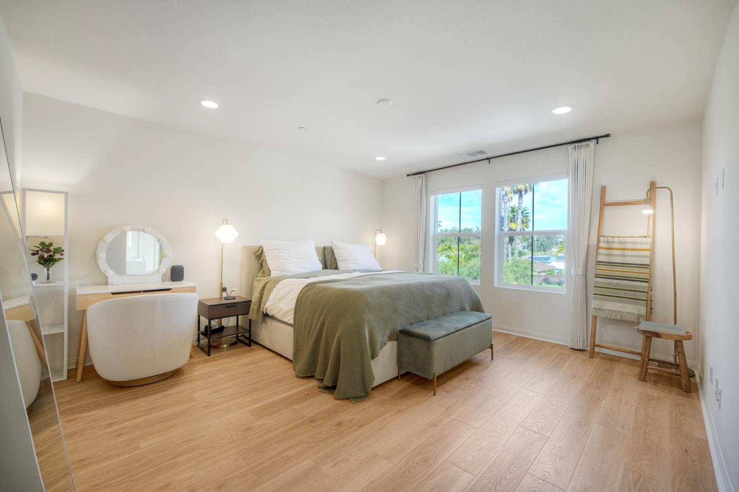 Detail Gallery Image 14 of 33 For 3072 Glenmore St, Vista,  CA 92081 - 3 Beds | 2/1 Baths