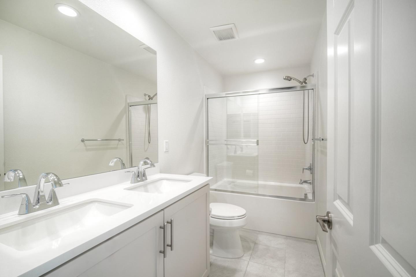 Detail Gallery Image 19 of 33 For 3072 Glenmore St, Vista,  CA 92081 - 3 Beds | 2/1 Baths