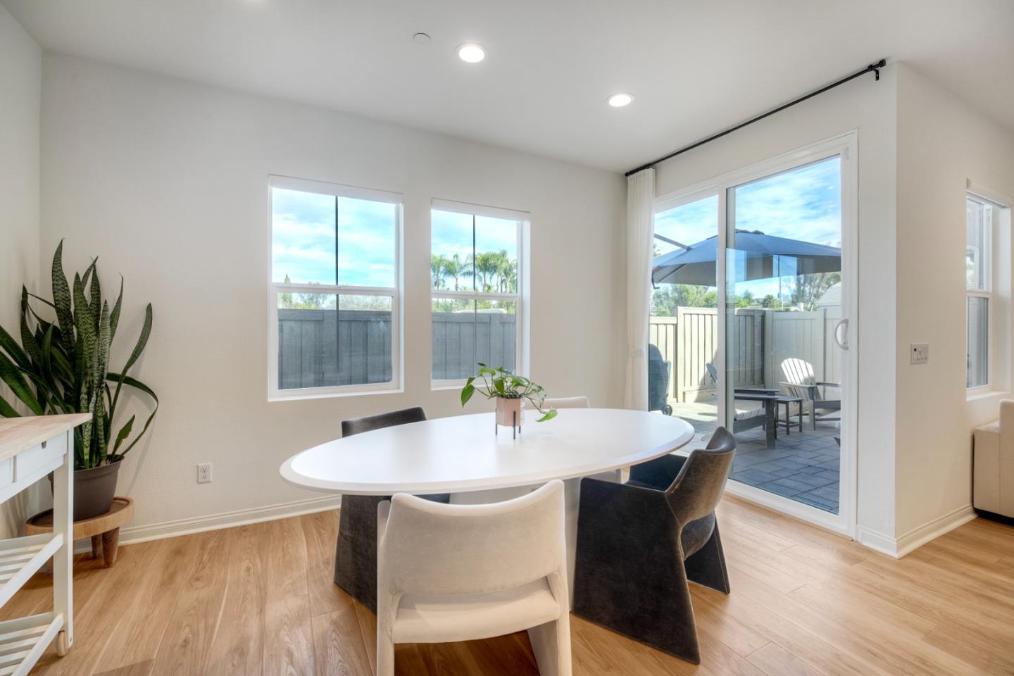 Detail Gallery Image 9 of 33 For 3072 Glenmore St, Vista,  CA 92081 - 3 Beds | 2/1 Baths