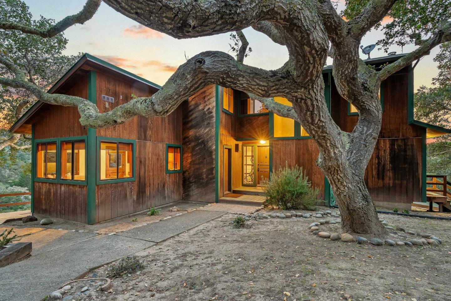 Detail Gallery Image 2 of 32 For 15460 Weather Rock Way, Salinas,  CA 93908 - 3 Beds | 2/1 Baths