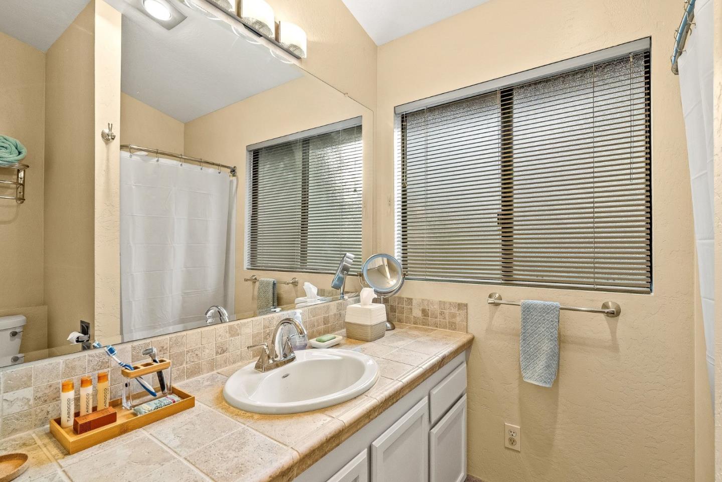 Detail Gallery Image 21 of 32 For 15460 Weather Rock Way, Salinas,  CA 93908 - 3 Beds | 2/1 Baths