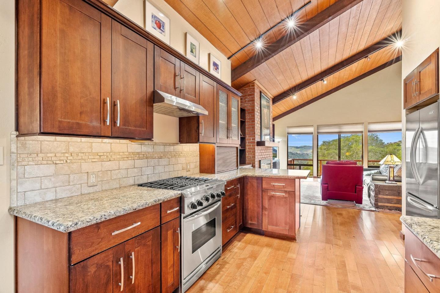 Detail Gallery Image 9 of 32 For 15460 Weather Rock Way, Salinas,  CA 93908 - 3 Beds | 2/1 Baths