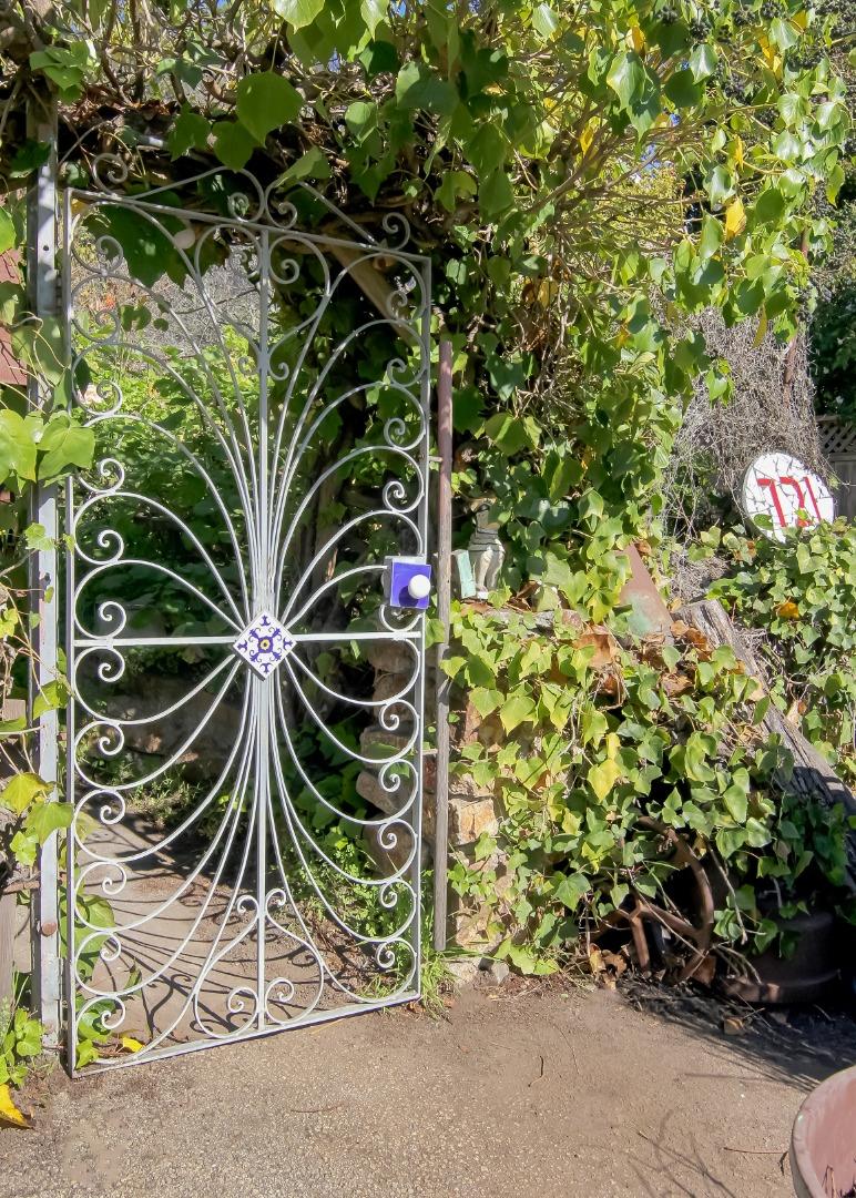 Detail Gallery Image 10 of 18 For 721 Prospect Heights, Santa Cruz,  CA 95065 - 3 Beds | 2 Baths