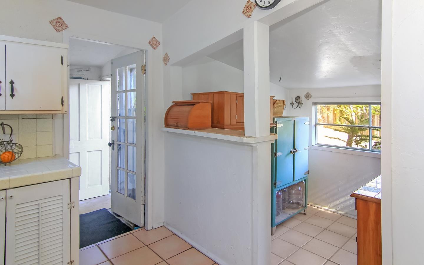 Detail Gallery Image 4 of 18 For 721 Prospect Heights, Santa Cruz,  CA 95065 - 3 Beds | 2 Baths