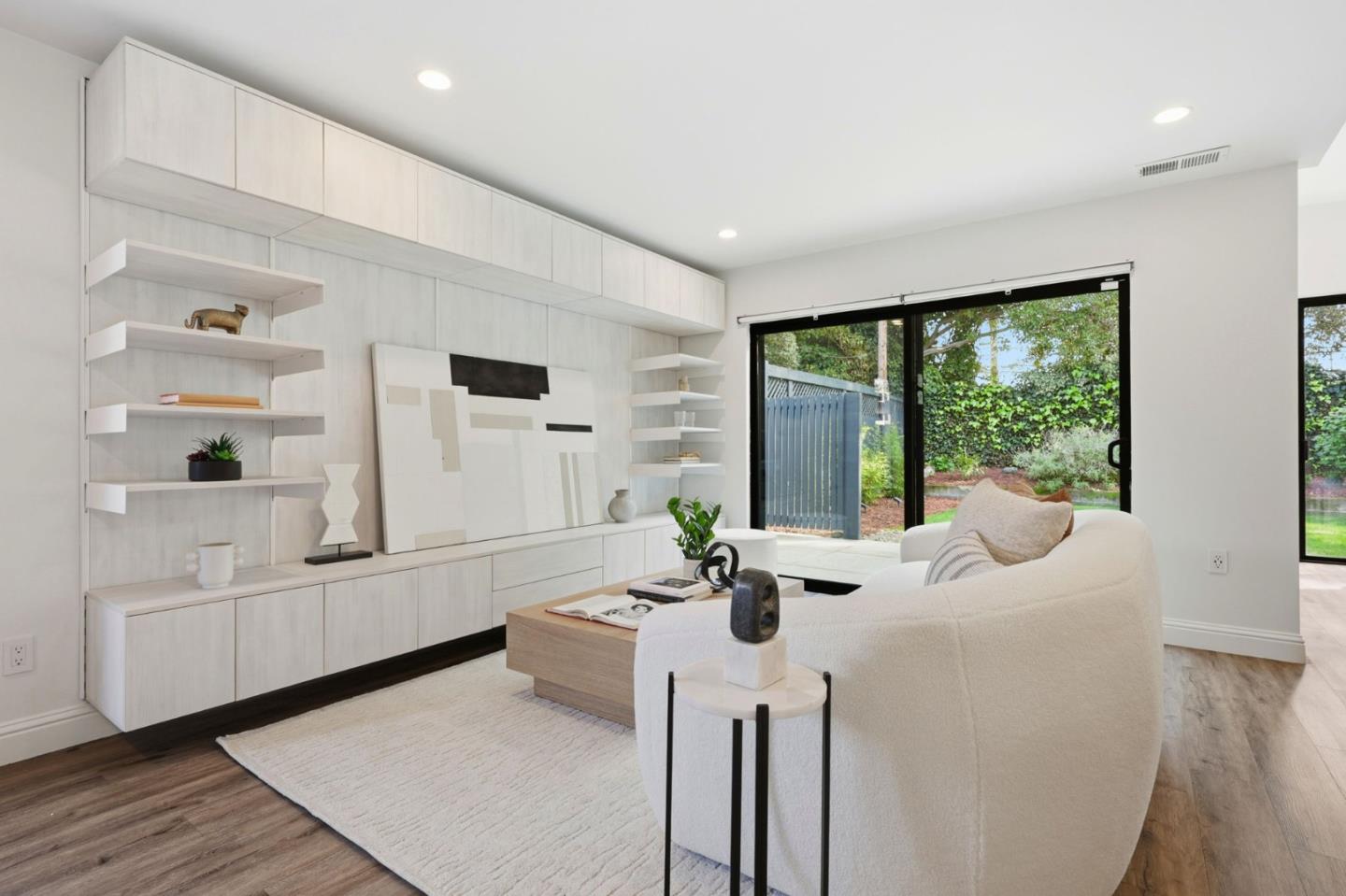 Front Image Thumbnail for ML82032976