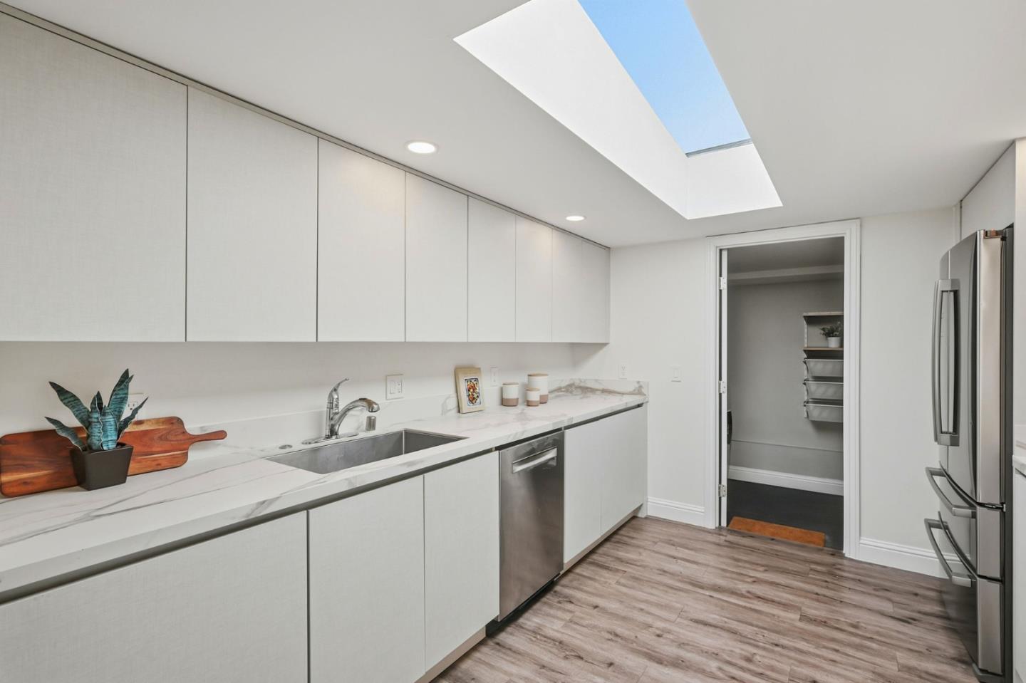 Detail Gallery Image 11 of 36 For 78 Poinsettia Ave, San Mateo,  CA 94403 - 4 Beds | 2 Baths