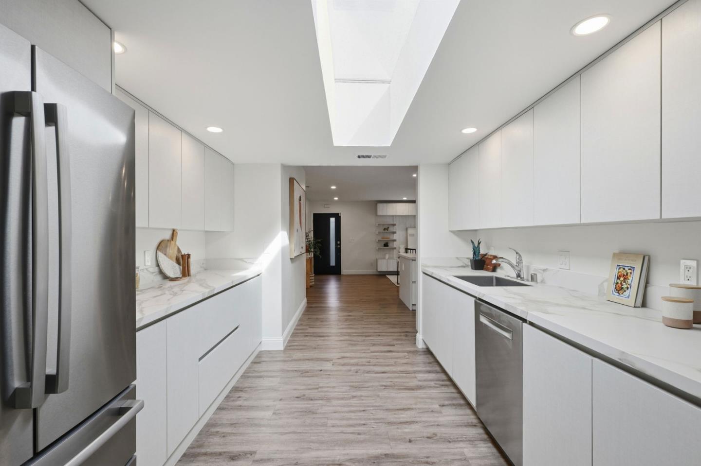 Detail Gallery Image 12 of 36 For 78 Poinsettia Ave, San Mateo,  CA 94403 - 4 Beds | 2 Baths