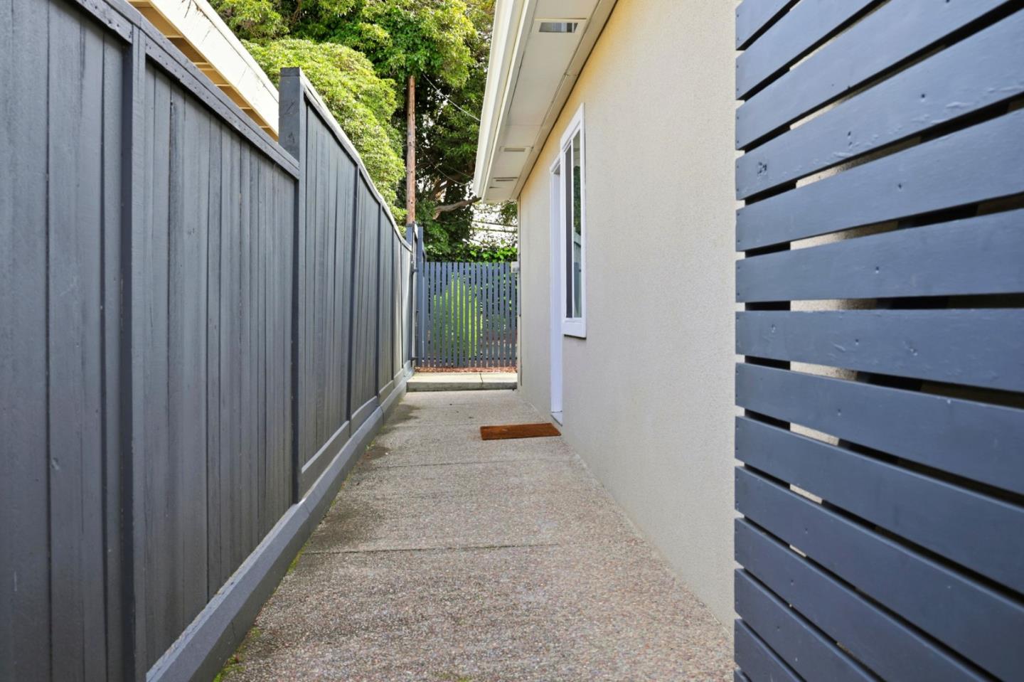 Detail Gallery Image 4 of 36 For 78 Poinsettia Ave, San Mateo,  CA 94403 - 4 Beds | 2 Baths