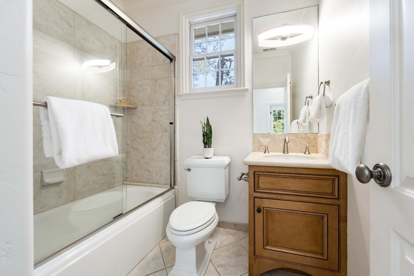 Detail Gallery Image 14 of 21 For 11722 Putter Way, Los Altos,  CA 94024 - 3 Beds | 2/1 Baths