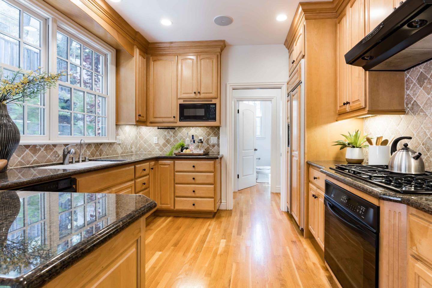 Detail Gallery Image 6 of 21 For 11722 Putter Way, Los Altos,  CA 94024 - 3 Beds | 2/1 Baths