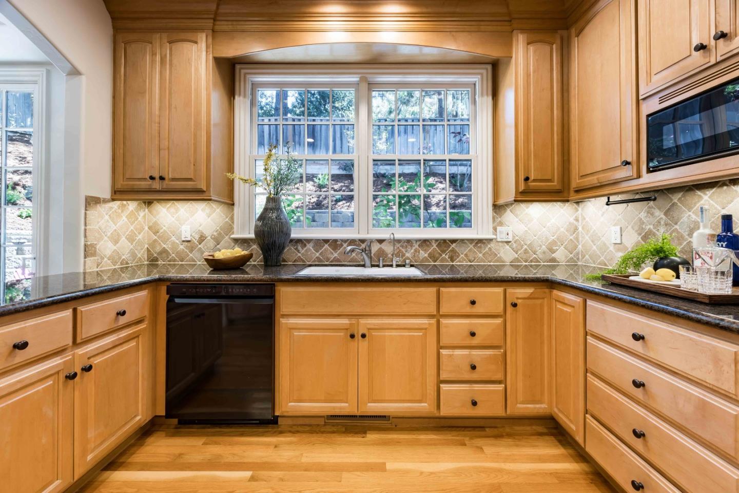 Detail Gallery Image 8 of 21 For 11722 Putter Way, Los Altos,  CA 94024 - 3 Beds | 2/1 Baths