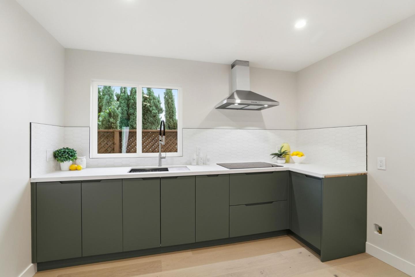 Detail Gallery Image 12 of 36 For 3109 Maddux Dr, Palo Alto,  CA 94303 - 4 Beds | 2 Baths