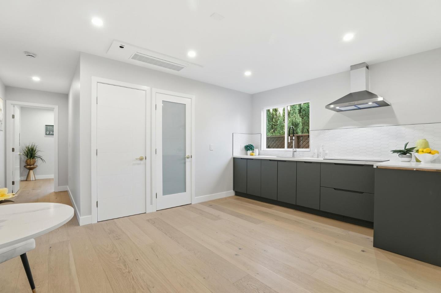 Detail Gallery Image 13 of 36 For 3109 Maddux Dr, Palo Alto,  CA 94303 - 4 Beds | 2 Baths