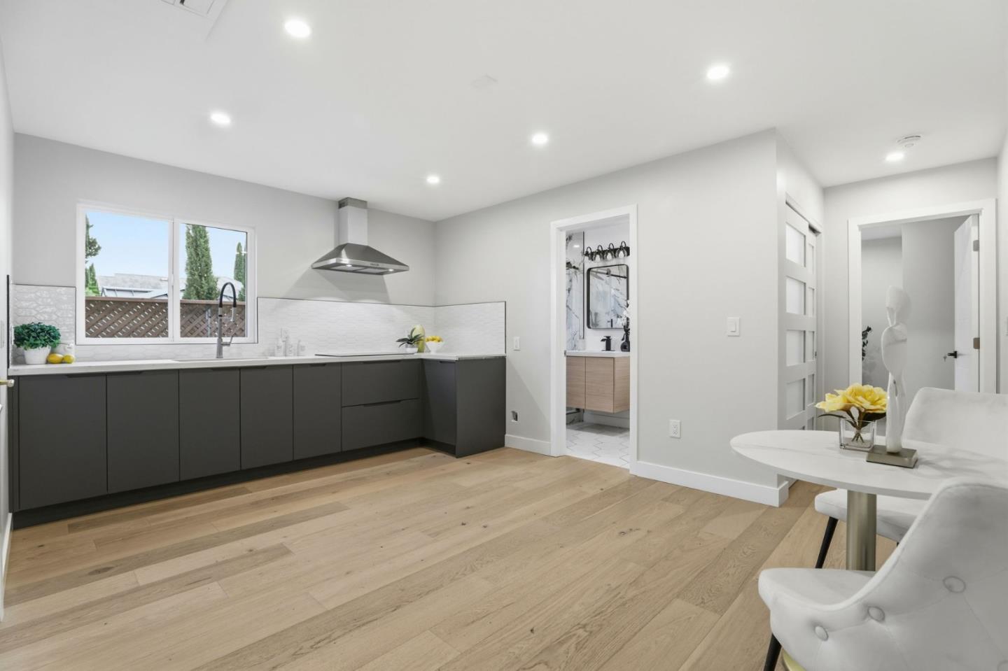 Detail Gallery Image 14 of 36 For 3109 Maddux Dr, Palo Alto,  CA 94303 - 4 Beds | 2 Baths