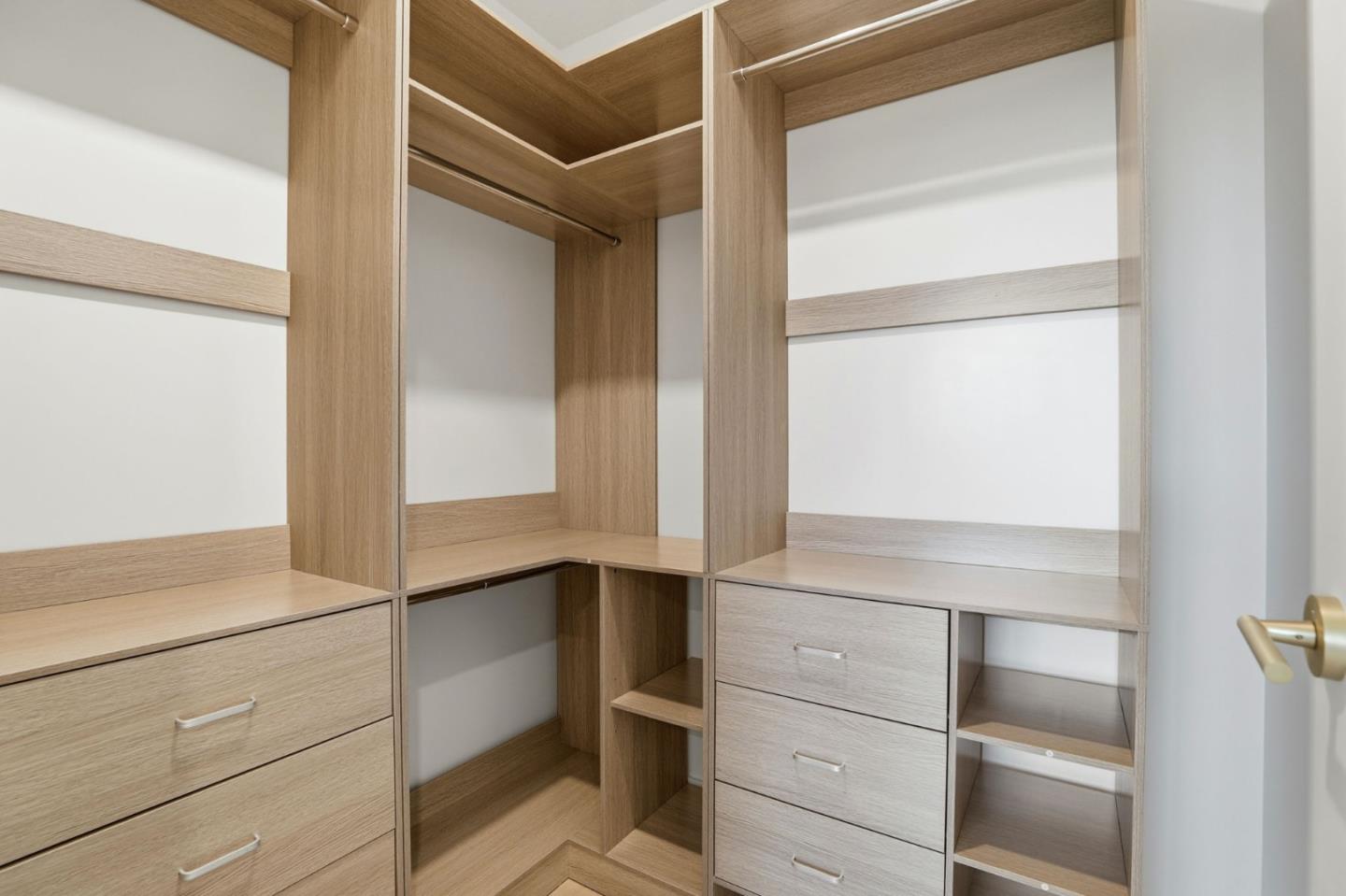 Detail Gallery Image 26 of 36 For 3109 Maddux Dr, Palo Alto,  CA 94303 - 4 Beds | 2 Baths