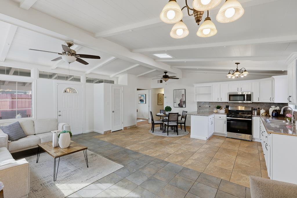 Detail Gallery Image 5 of 75 For 2675 Leeward St, Hayward,  CA 94545 - 4 Beds | 3 Baths