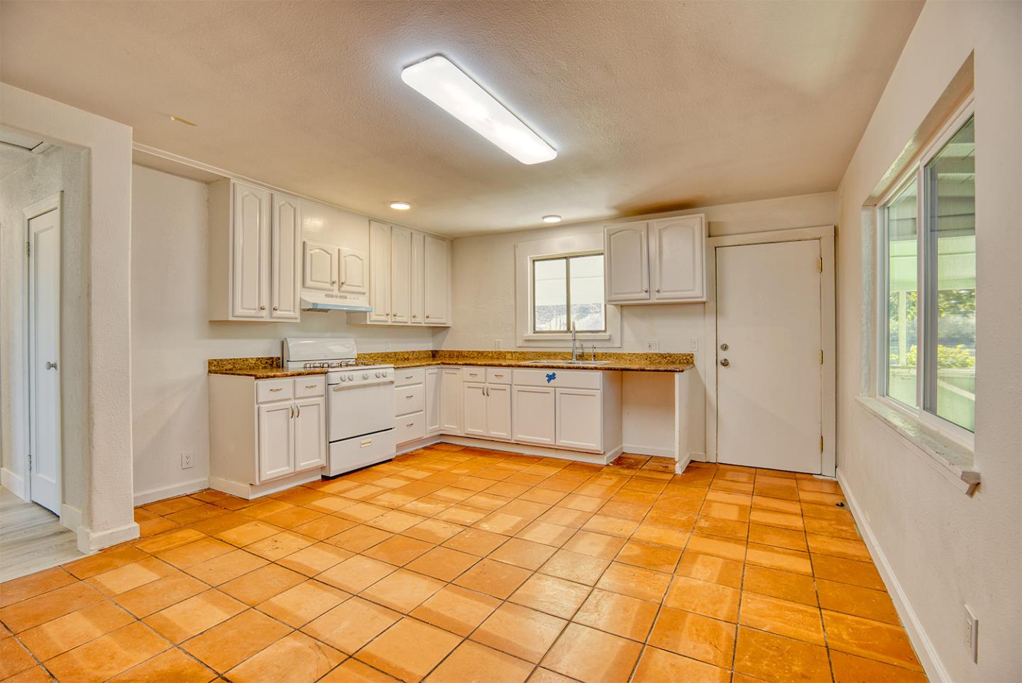 Detail Gallery Image 11 of 61 For 138 San Miguel Canyon Rd, Royal Oaks,  CA 95076 - 3 Beds | 2 Baths